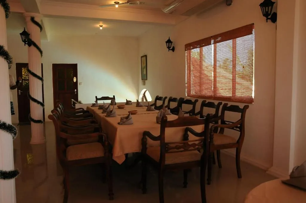Hotel Lagoon Paradise Negombo