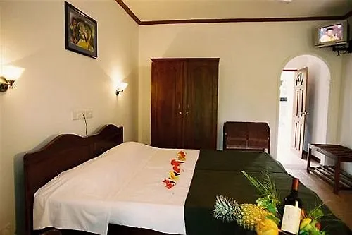 Hotel Lagoon Paradise Negombo