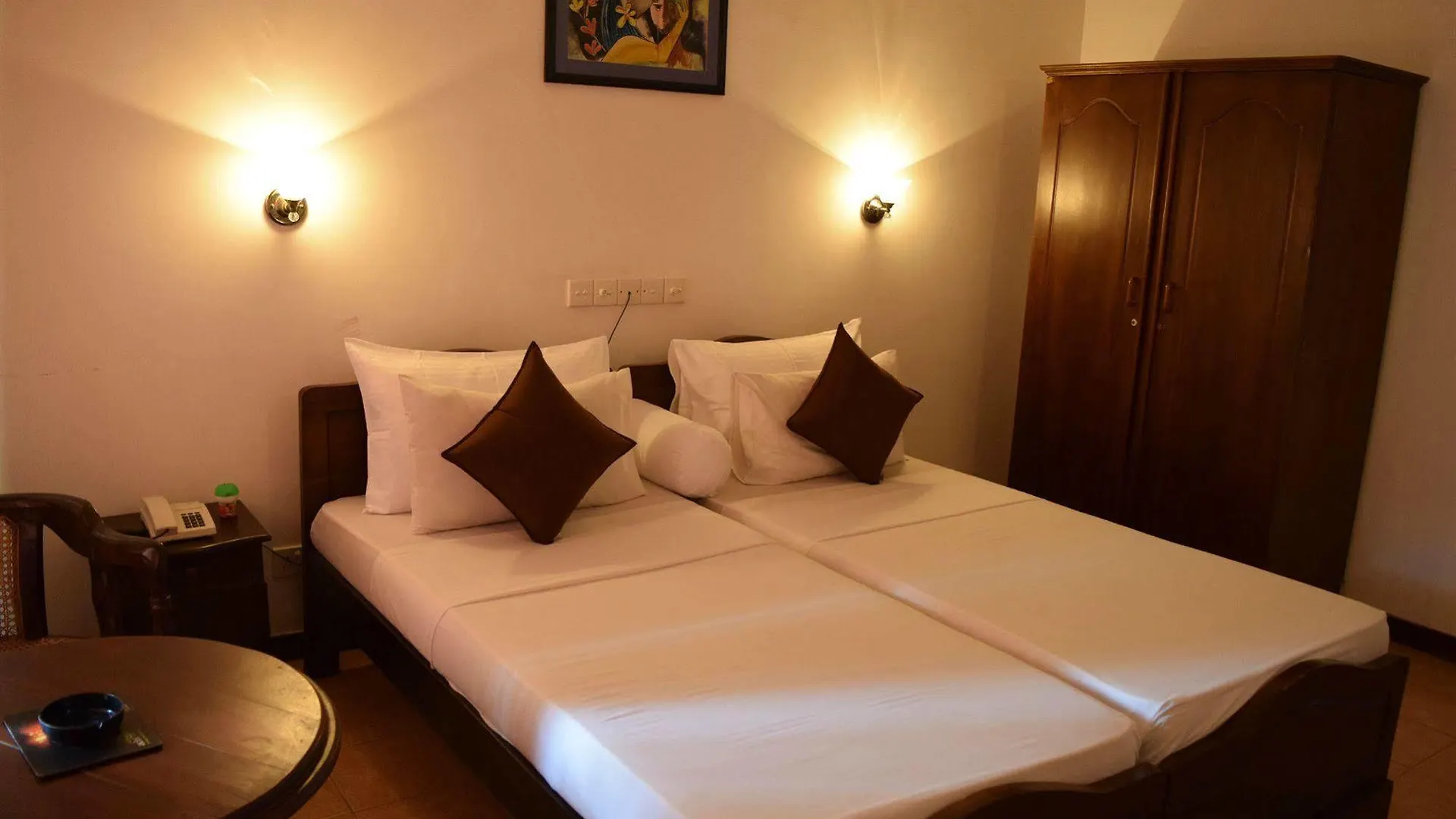 Hotel Lagoon Paradise Negombo
