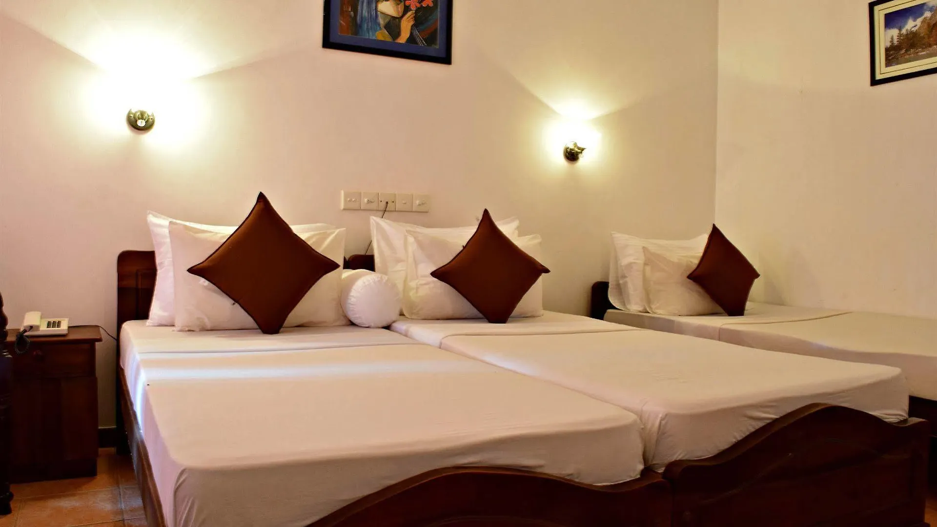 Hotel Lagoon Paradise Negombo