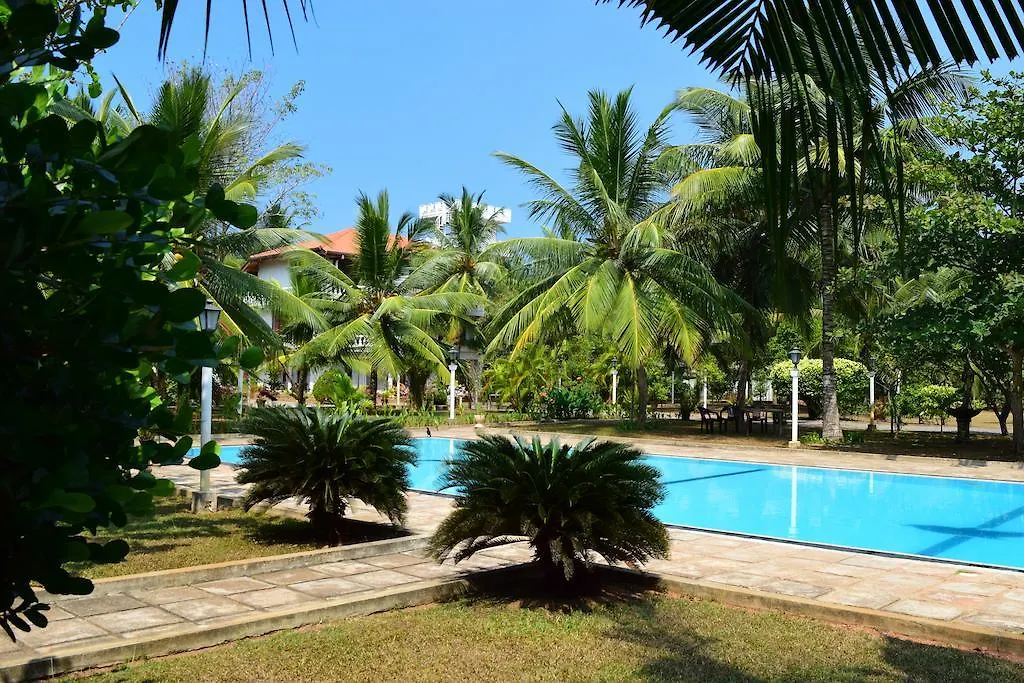 Hotel Lagoon Paradise Negombo
